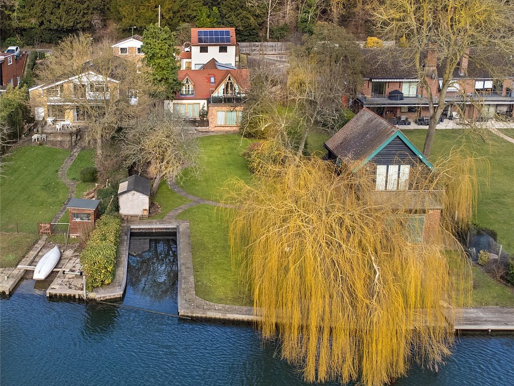 4 bed detached house for sale in The Warren, Caversham, Reading RG4