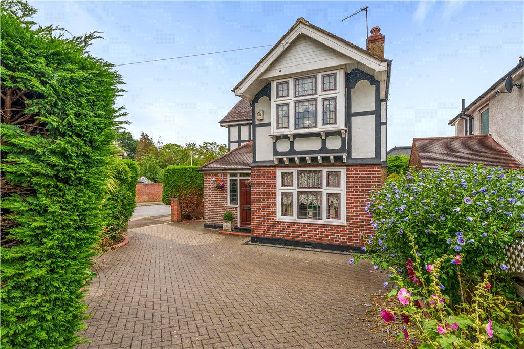 3 bed detached house for sale in Pinner Road, Northwood, Middlesex HA6