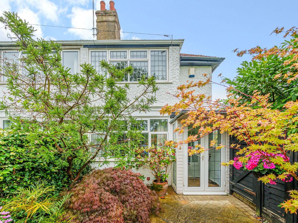 2 bed end terrace house for sale in Portsmouth Road, Cobham KT11 Zoopla