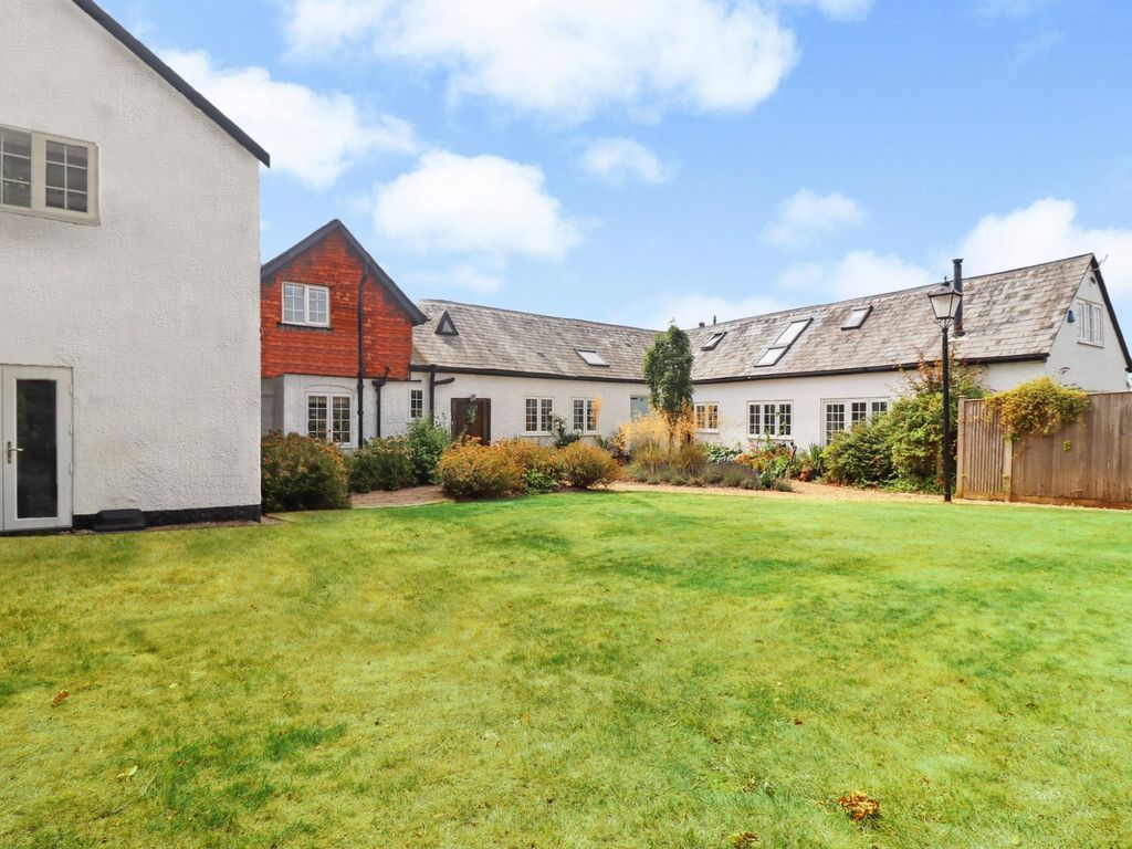 6 bed semidetached house for sale in Mortimers Lane, Fair Oak