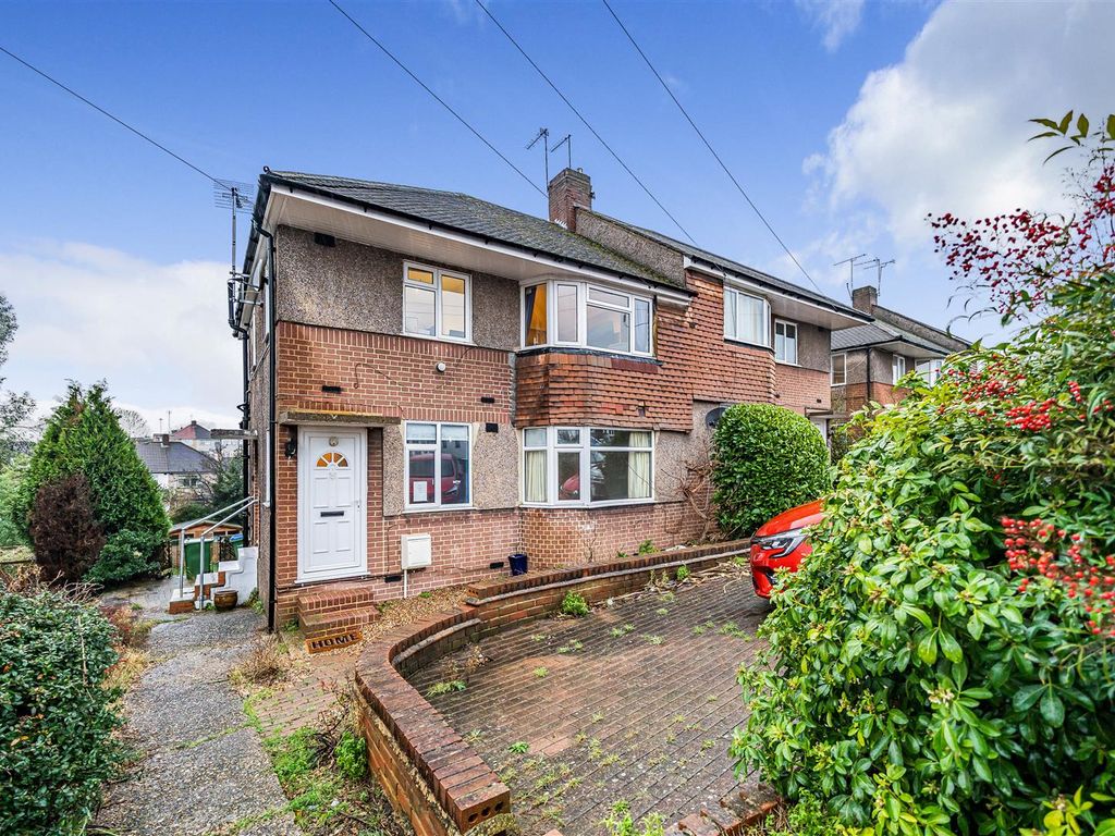 2 bed for sale in Castleton Avenue, Bexleyheath DA7, £