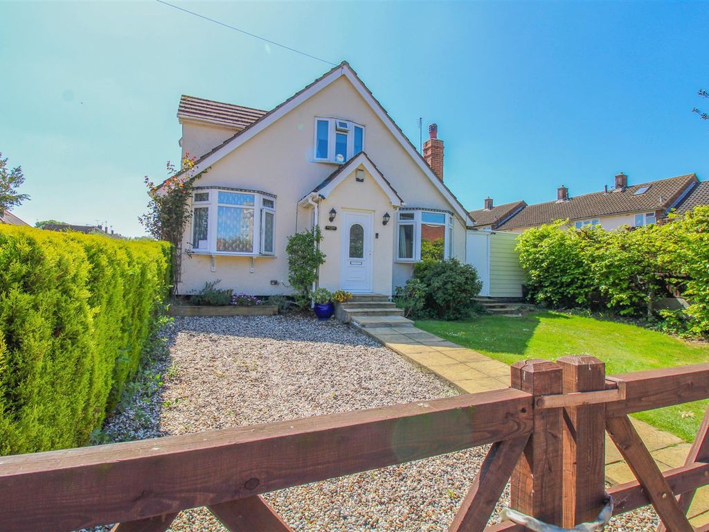 3 bed detached bungalow for sale in Chapel Lane, Newhall, Harlow CM17