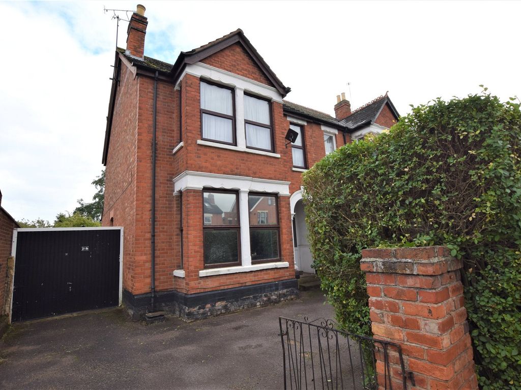 4 bed semidetached house for sale in Stroud Road, Gloucester