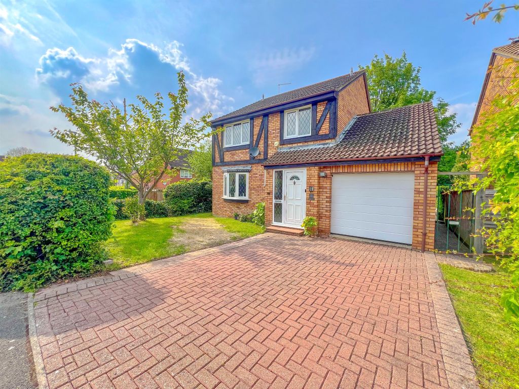 4 bed detached house for sale in The Beanlands, Wanborough, Swindon SN4