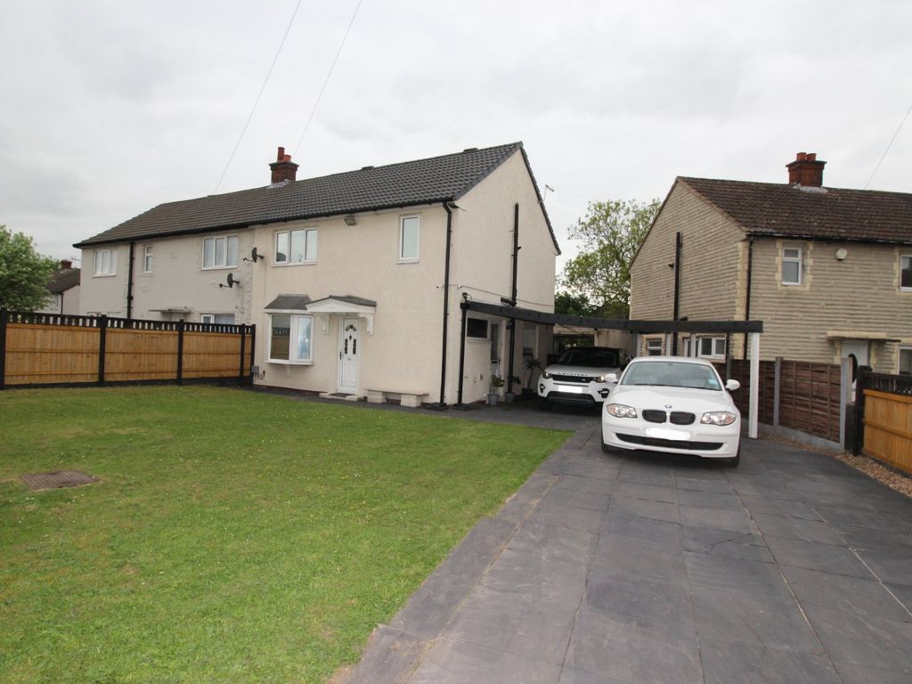 3 bed semidetached house for sale in Holmfield Close, Pontefract, West