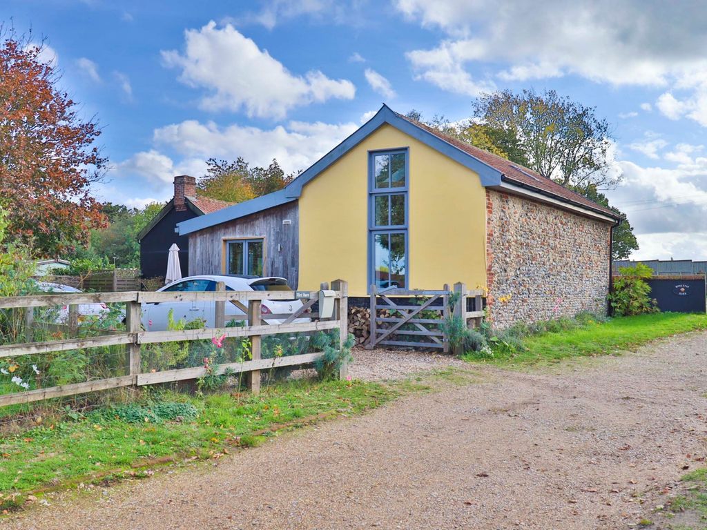 2 bed barn conversion for sale in Moneypot Hill, Redgrave, Diss IP22