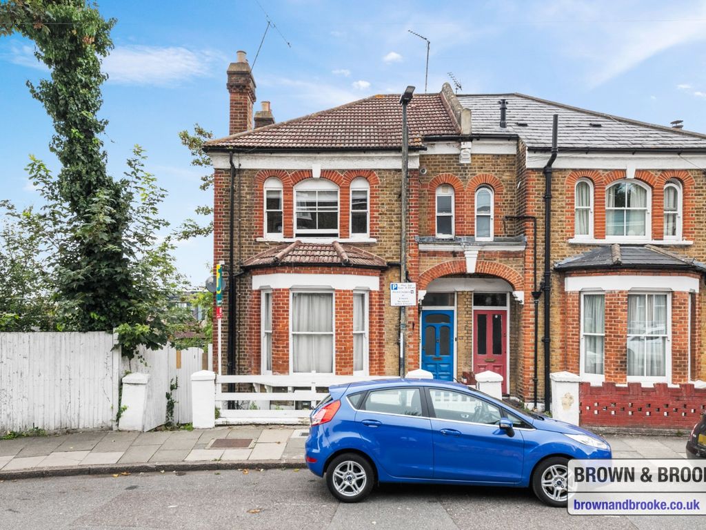 2 bed flat to rent in Dinsdale Road, London SE3, £1,850 pcm Zoopla