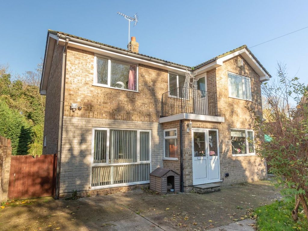 4 bed detached house to rent in Parsonage Road, Herne Bay CT6, £2,000