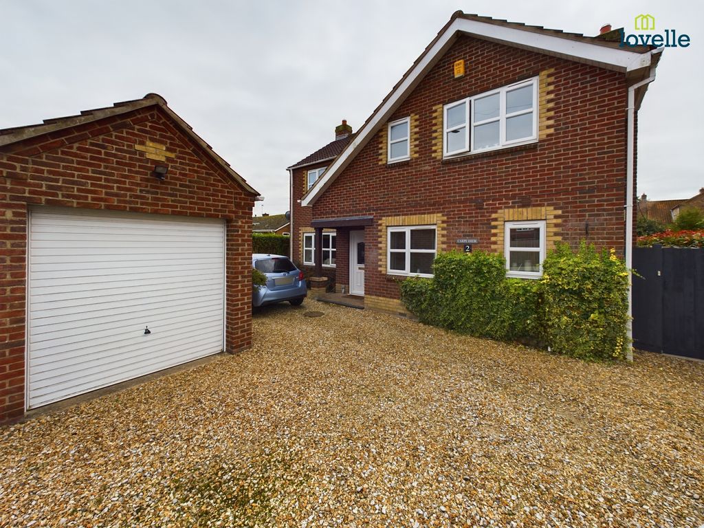 4 bed detached house for sale in Gainsborough Road, Middle Rasen LN8, £