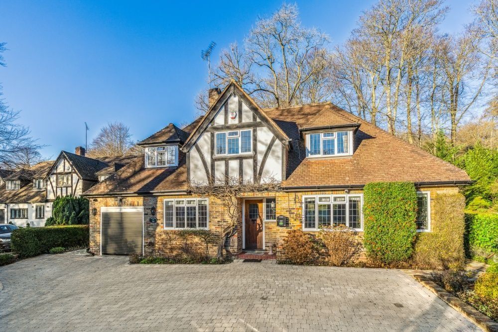 4 bed detached house for sale in Valley Road, Rickmansworth WD3, £