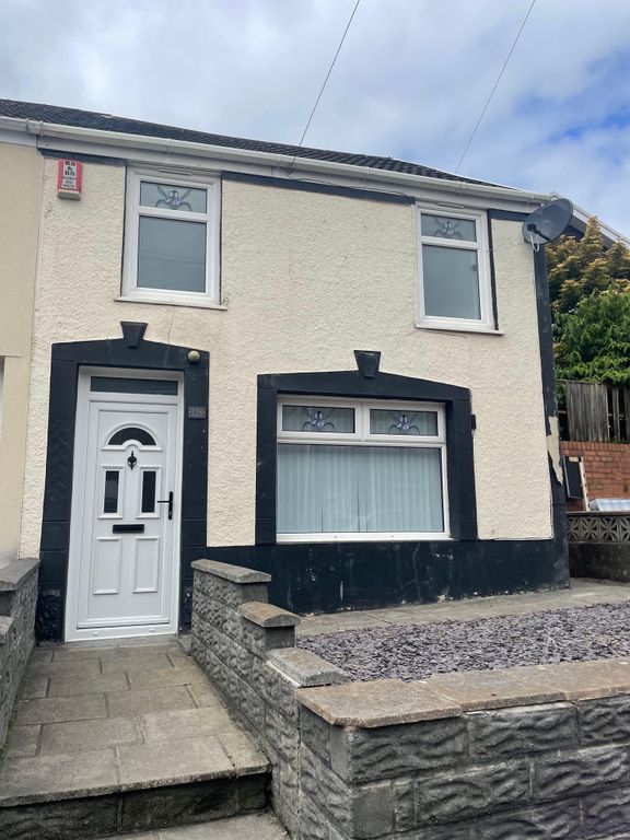 3 bed semidetached house to rent in Clyndu Street, Morriston Swansea