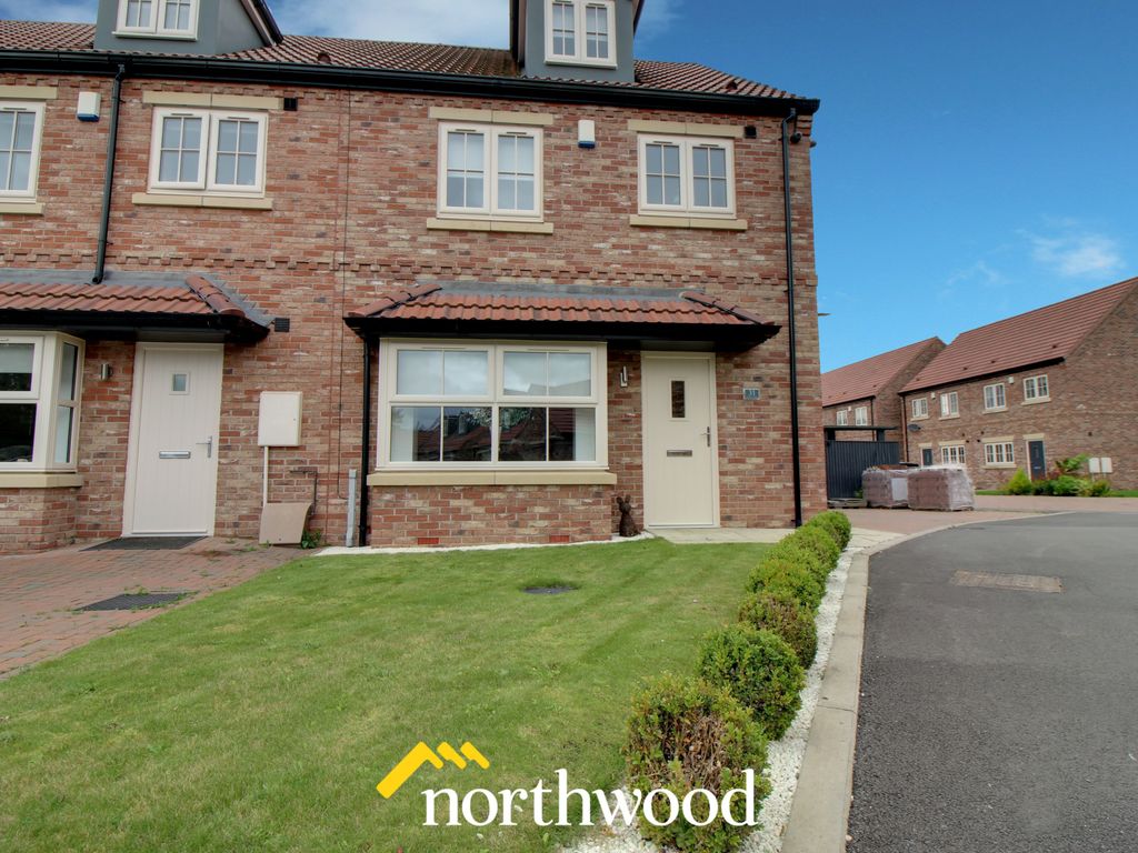 4 bed terraced house for sale in Wharf Crescent, Thorne, Doncaster DN8