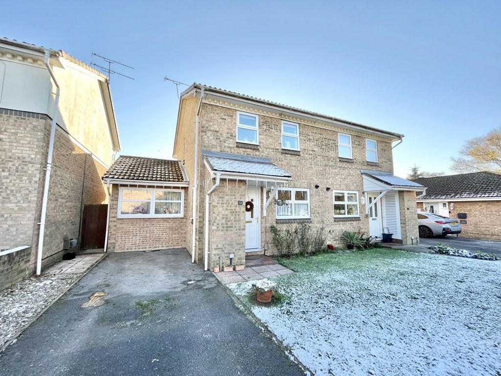 3 bed semidetached house for sale in Beedon Drive, Bracknell