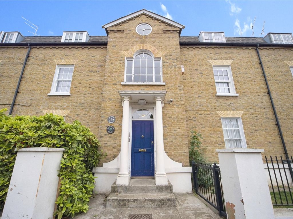 Hamilton Place, 29A Woodside Gardens, London N17  