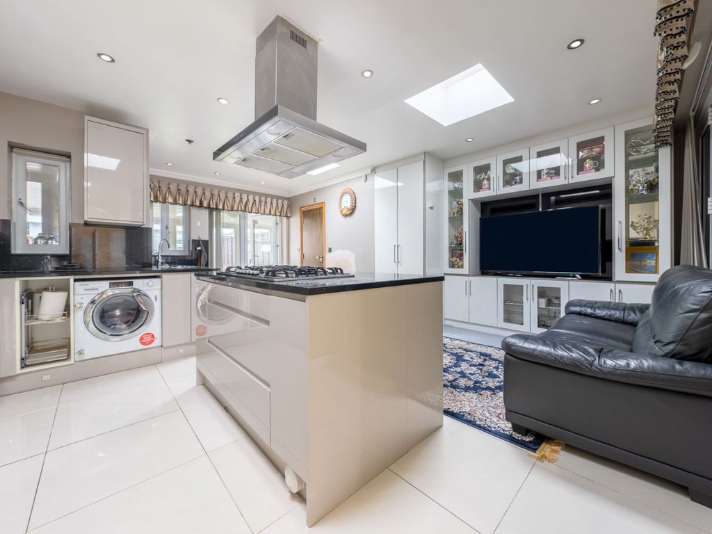 4 bed semidetached house to rent in Burnham Gardens, Hounslow TW4, £