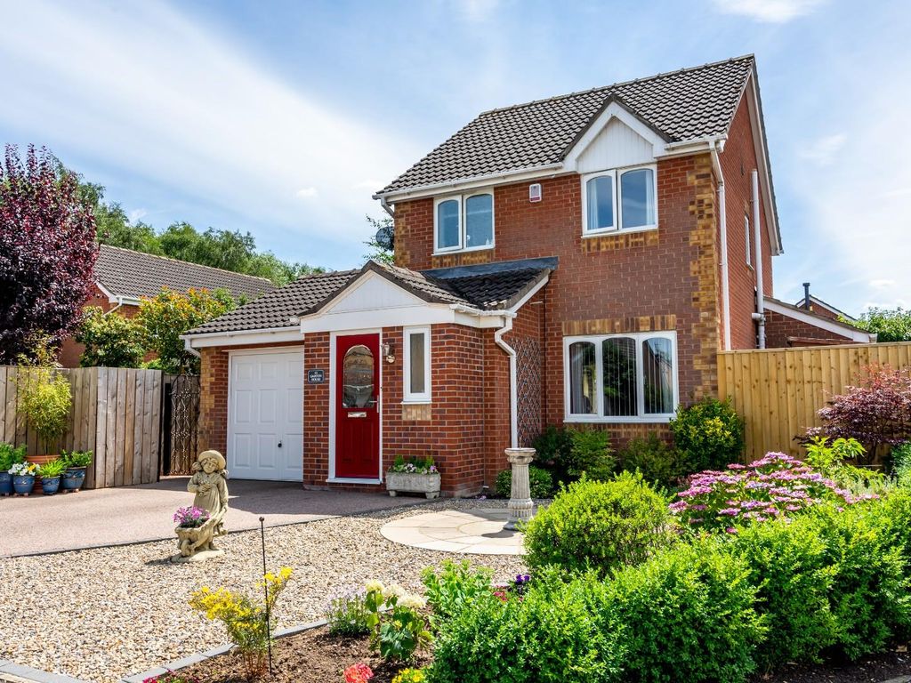 3 bed detached house for sale in Lingfield Crescent, Tadcaster Road