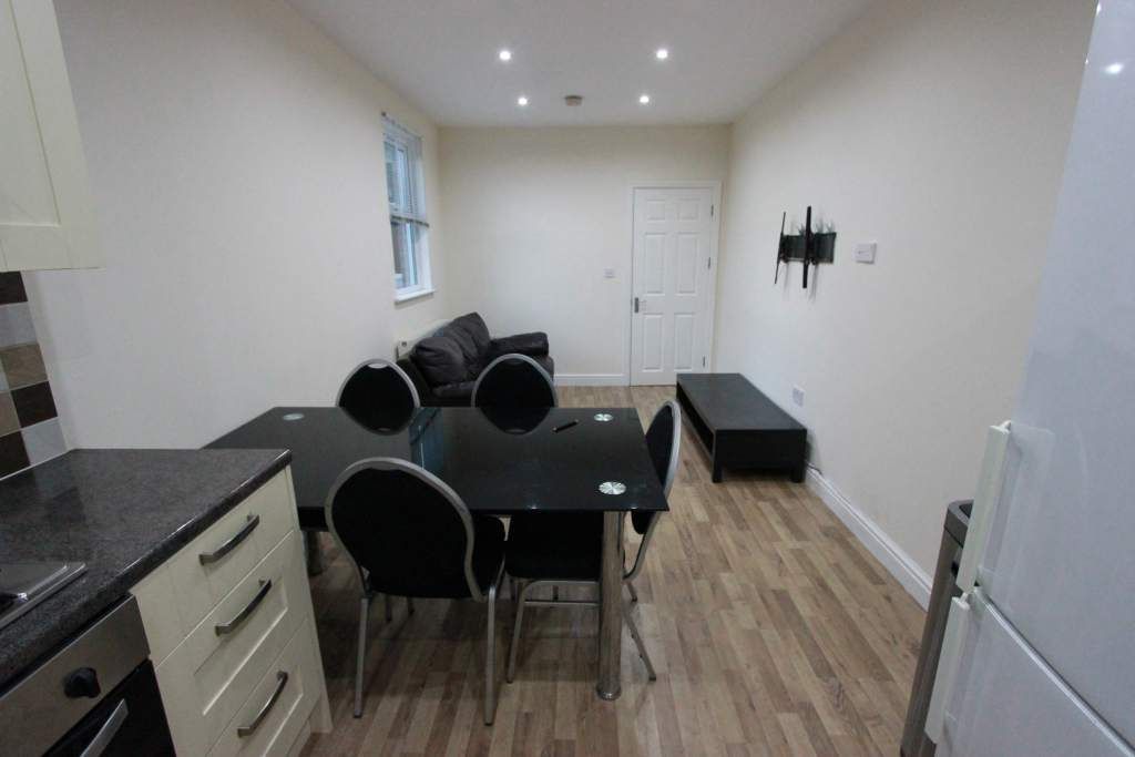 3 bed flat to rent in Lyndhurst Road, London N22, £2,400 pcm Zoopla