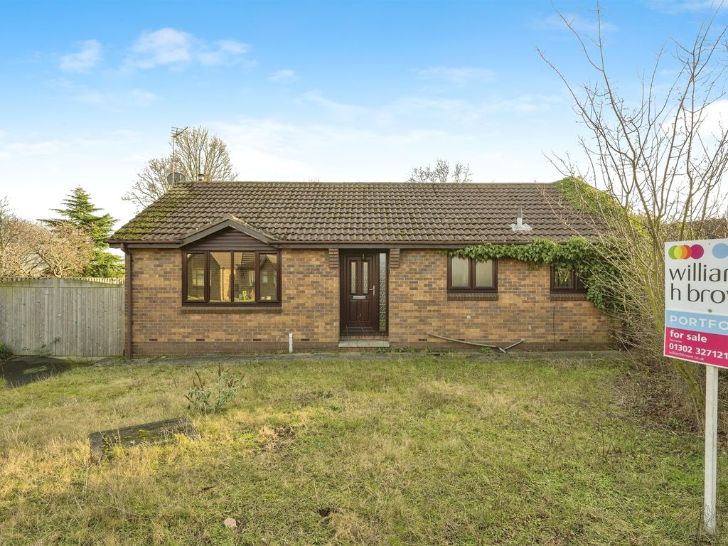 3 bed detached bungalow for sale in Lytham Close, Bessacarr, Doncaster