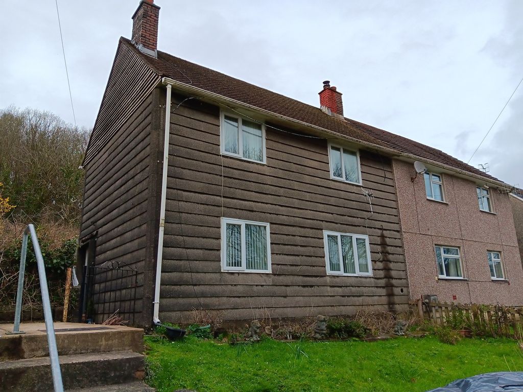 3 bed semidetached house for sale in Bethesda Road, Ynysmeudwy