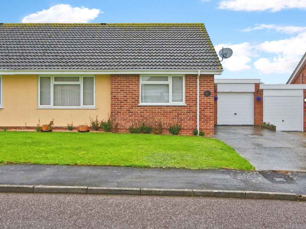 3 bed semidetached bungalow for sale in Mccreath Close, North