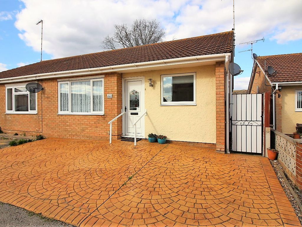 2 bed semidetached bungalow for sale in Fairlop Close, Great Clacton