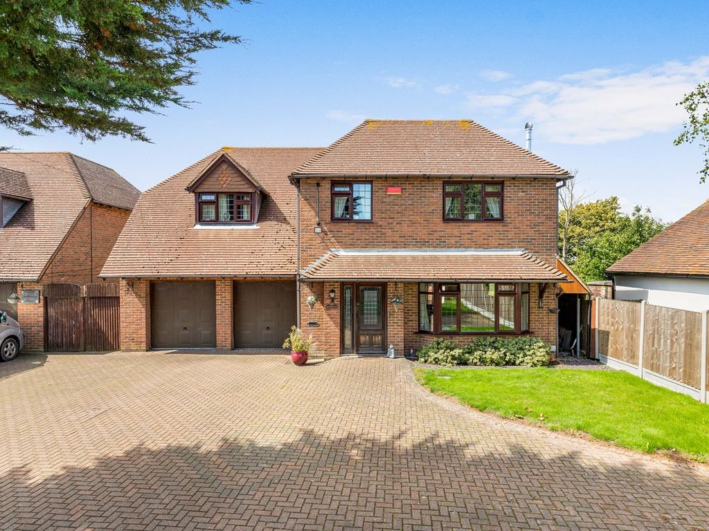 4 bed detached house for sale in New Dover Road, CapelLeFerne