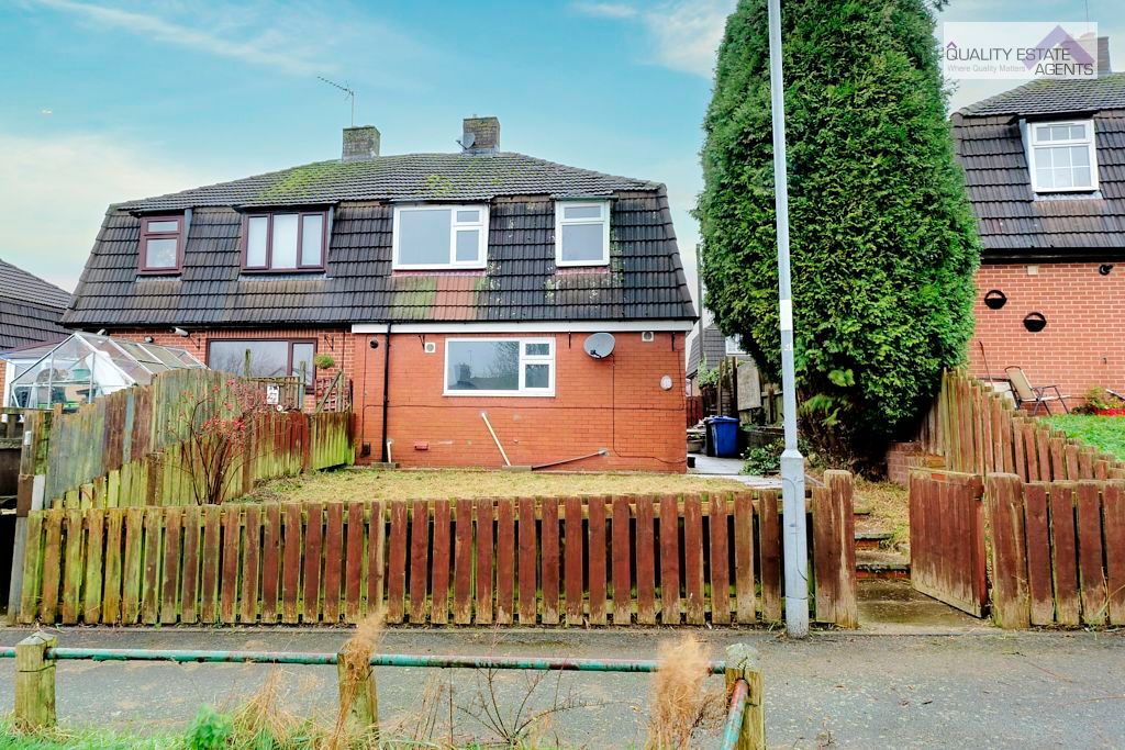 3 bed semidetached house to rent in Rowan Place, Chesterton, Newcastle
