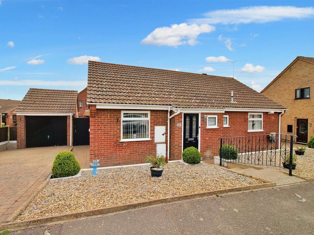 3 bed detached bungalow for sale in Noel Close, Hopton, Great Yarmouth
