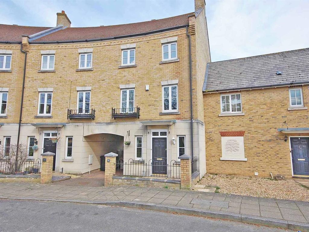 4 bed town house for sale in Mary Ruck Way, Black Notley, Braintree