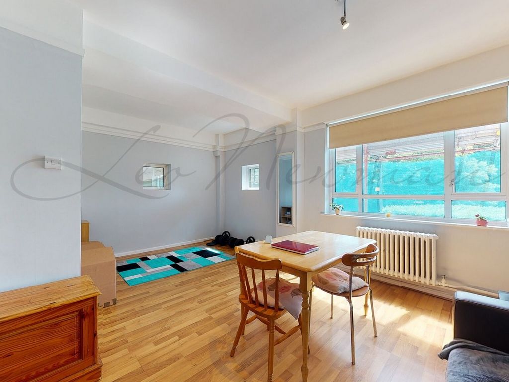 1 bed flat to rent in Christchurch Road, Brixton Hill SW2, £1,350 pcm