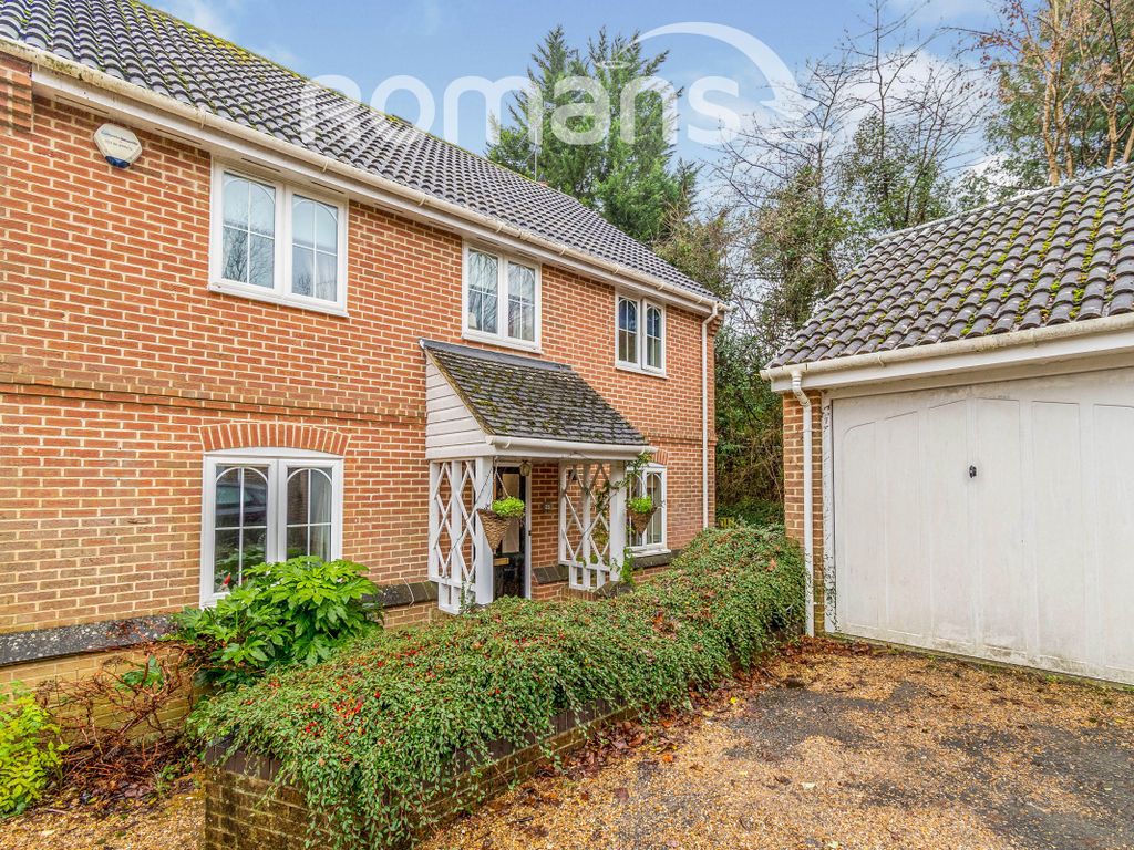 4 bed detached house to rent in Hawthorn Close, Colden Common