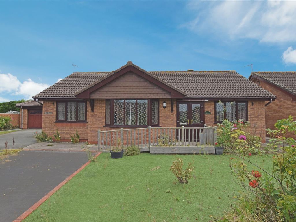 3 bed detached bungalow for sale in Maes Tudno, Abergele, Conwy LL22, £275,000 Zoopla