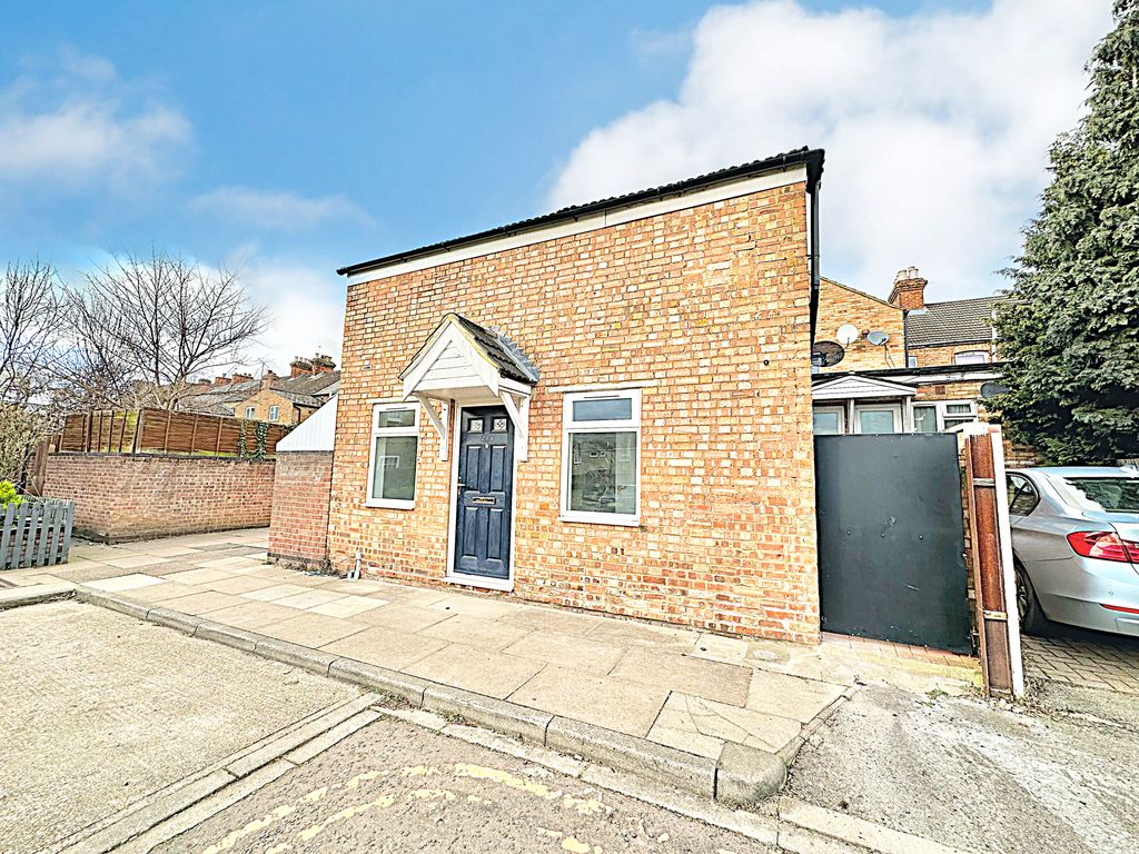 1 bed to rent in Roff Avenue, Bedford MK41 Zoopla