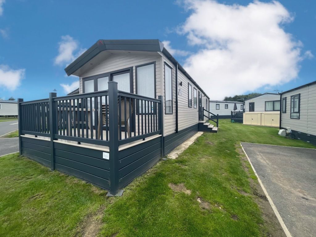 2 bed mobile/park home for sale in Carlton Meres Holiday Park, Carlton