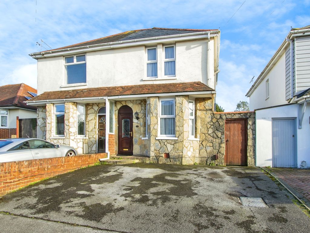 3 bed semidetached house for sale in Winterbourne Road, Poole BH15, £