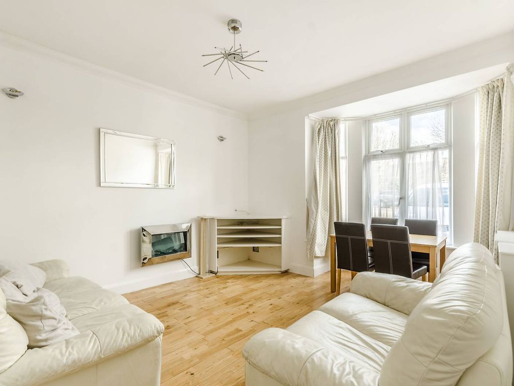 2 bed flat to rent in High Street Collier's Wood, Wimbledon, London SW19 Zoopla