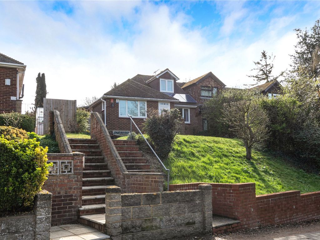 3 bed semidetached house for sale in Downs Road, Istead Rise, Kent