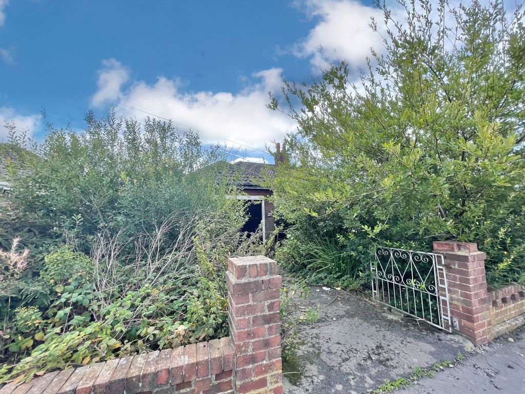 2 bed bungalow for sale in Salisbury Avenue, Knott End On Sea FY6, £