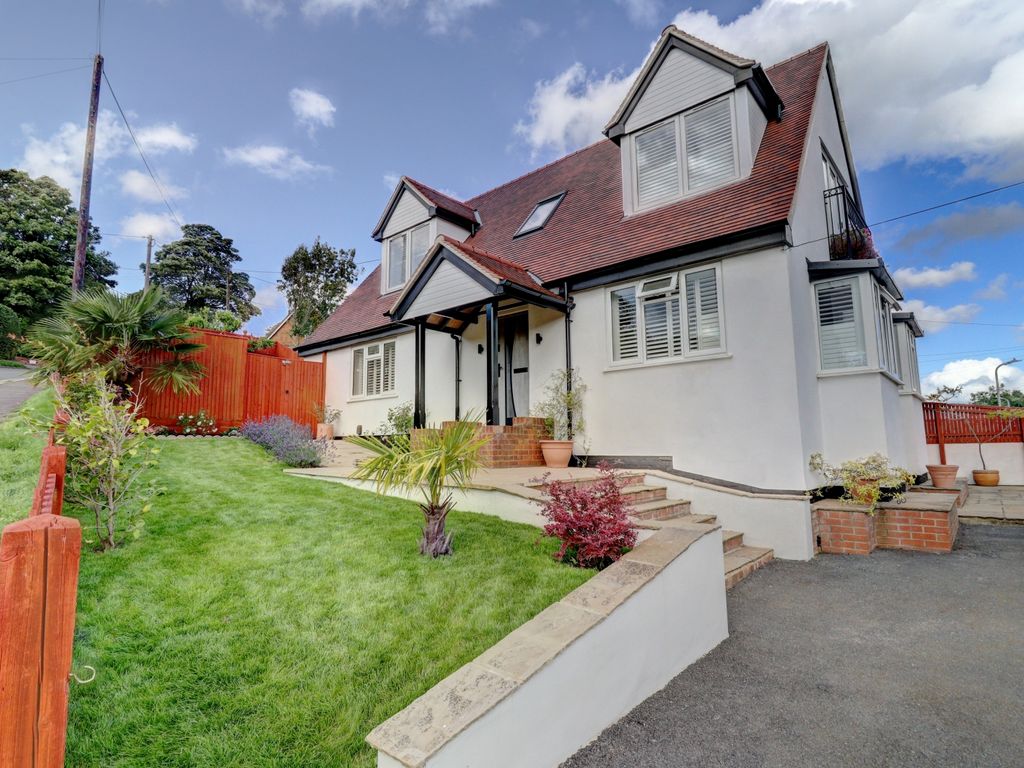 4 bed bungalow for sale in Pinewood Road, High Buckinghamshire