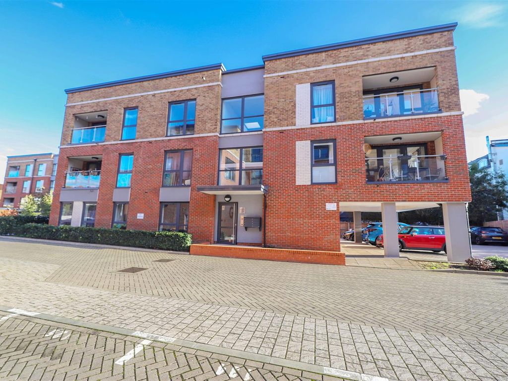 1 bed flat for sale in Harlequin Court, Arla Place, Ruislip HA4 Zoopla