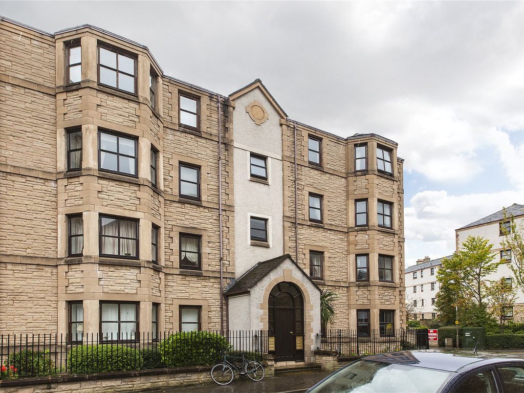2 bed flat to rent in St Leonards Lane, Newington, Edinburgh EH8, £
