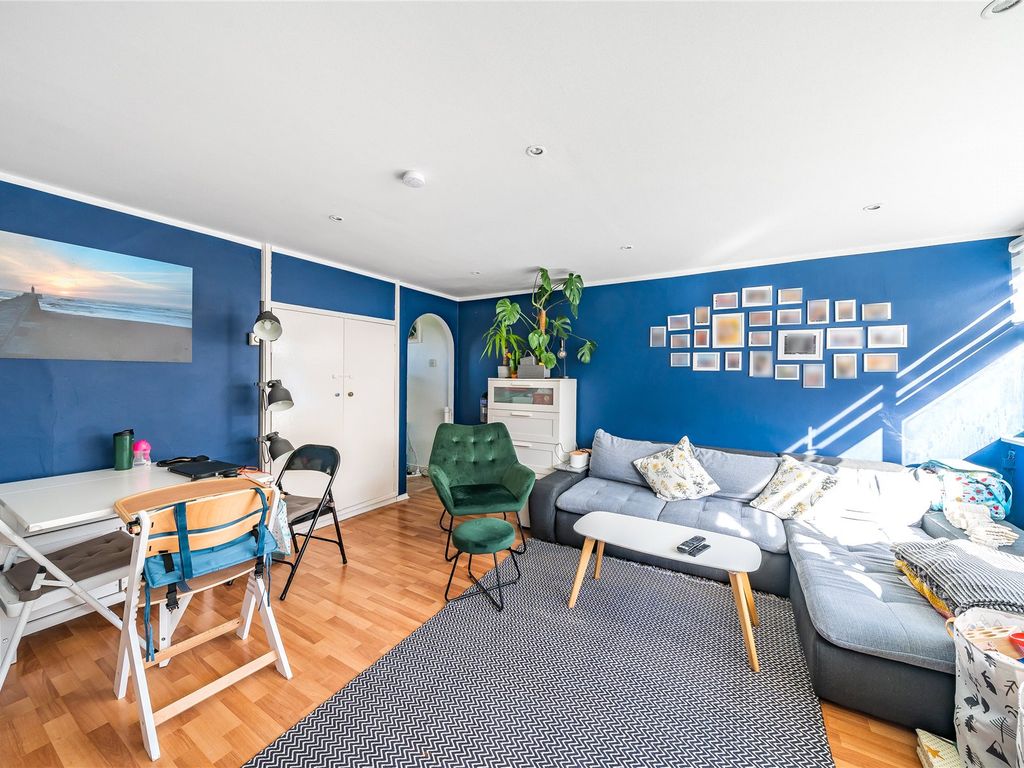 1 bed flat for sale in Addlestone, Surrey KT15 Zoopla