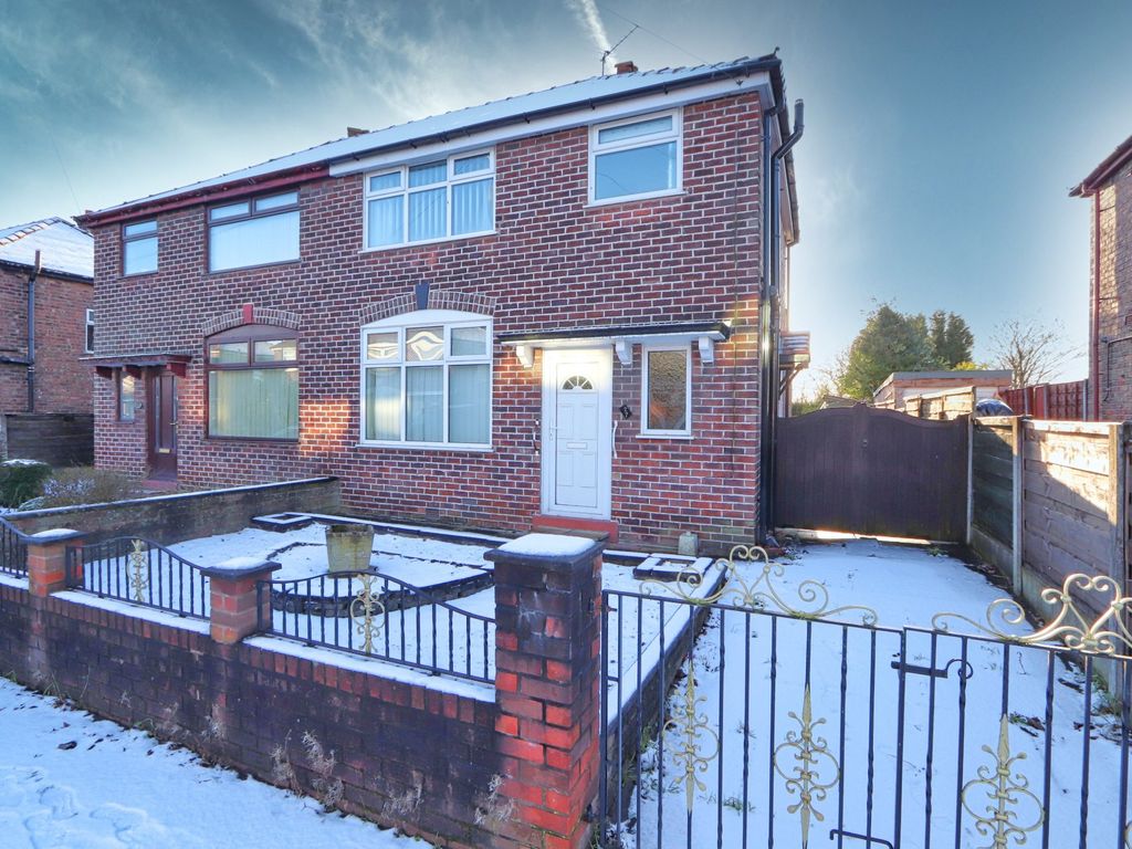 3 bed semidetached house for sale in Lyndhurst Avenue, Irlam