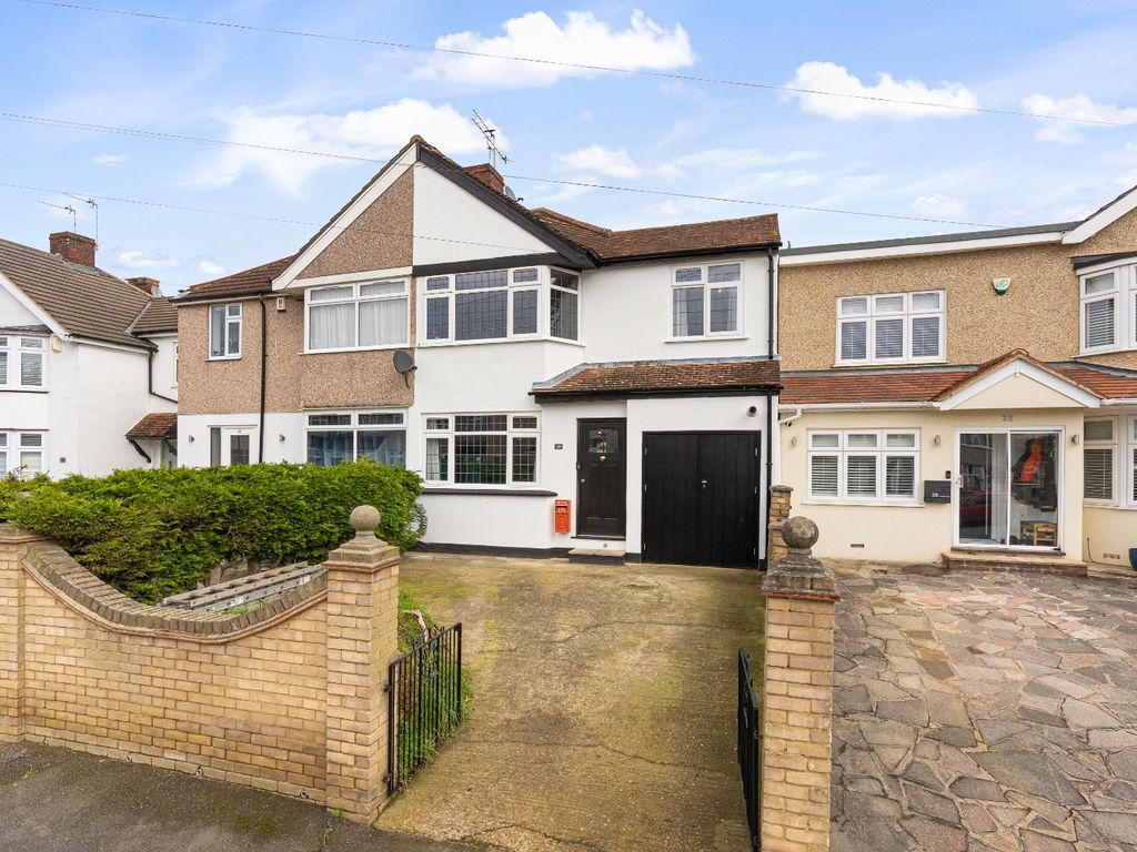 3 bed semidetached house for sale in Appledore Avenue, Barnehurst