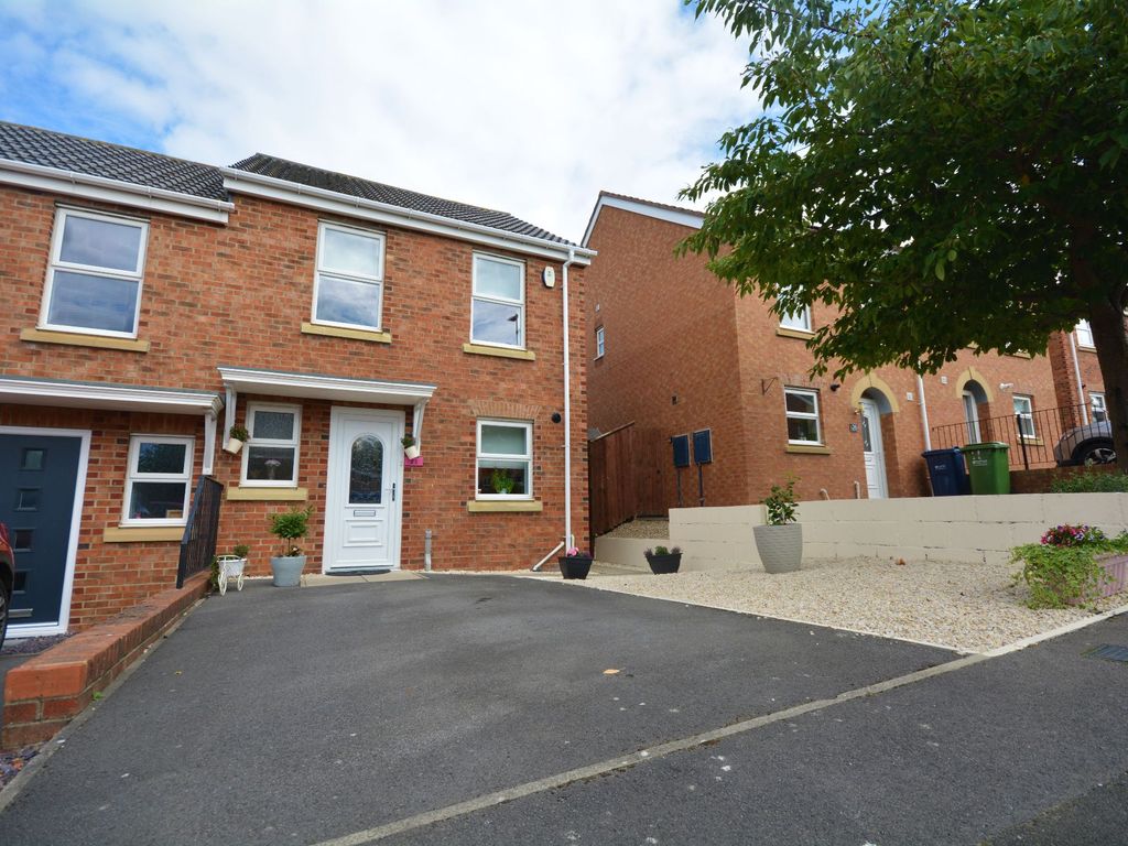 2 bed semidetached house for sale in Wallington Close, BlaydonOnTyne