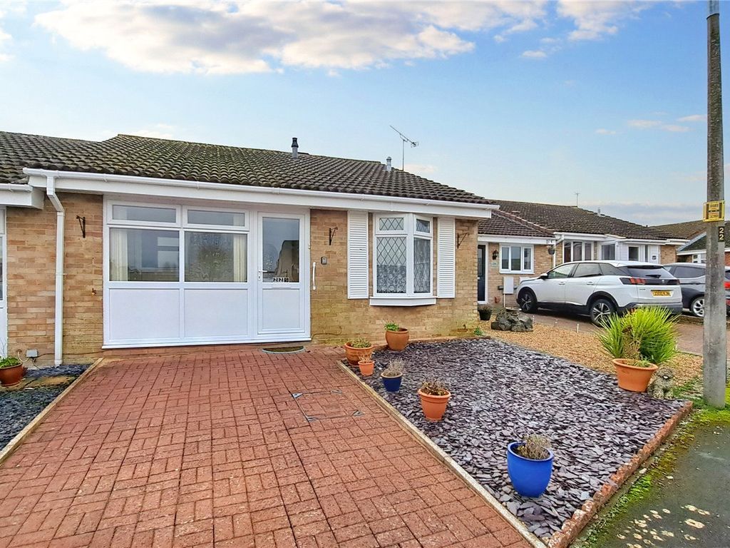 2 bed bungalow for sale in The Cullerns, Highworth, Swindon, Wiltshire