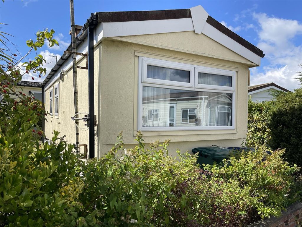 1 bed mobile/park home for sale in Elstree Park, Lane