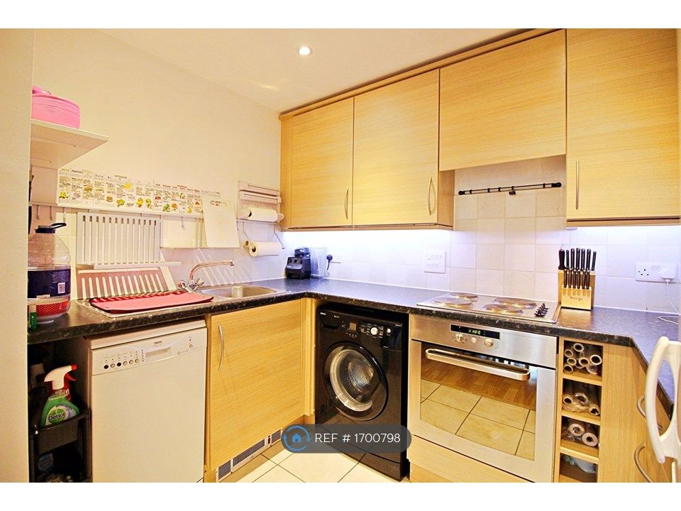 2 bed flat to rent in Berberis House, Feltham TW13 Zoopla