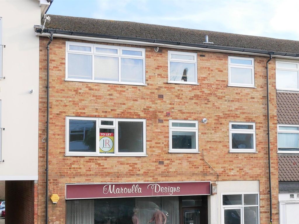 2 bed flat to rent in Station Road, Cuffley, Potters Bar EN6, £1,250