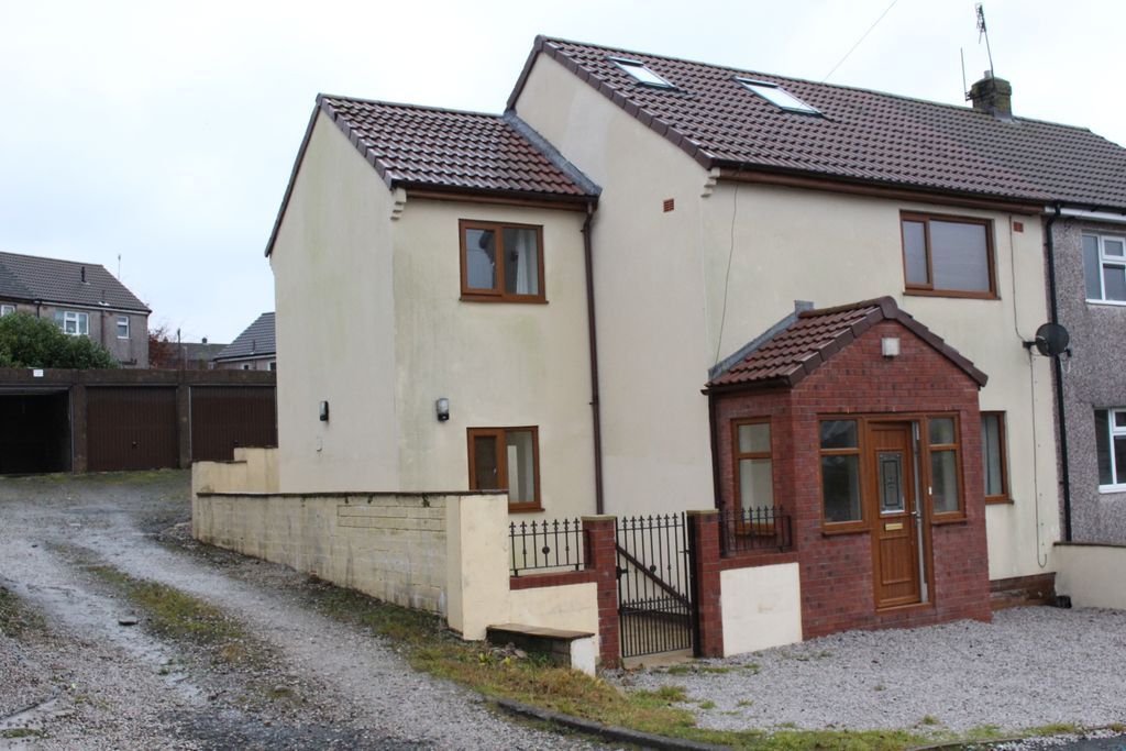 3 bed semidetached house for sale in Lord Avenue, Stacksteads, Bacup